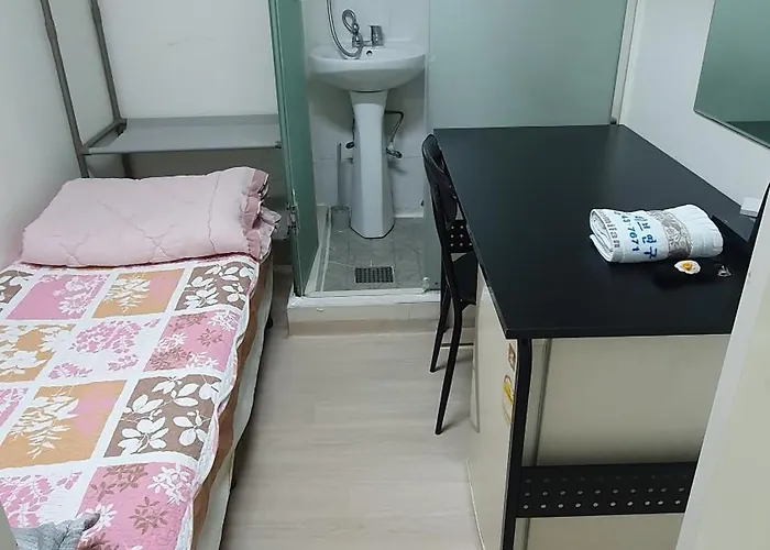풀하우스 콘도 *